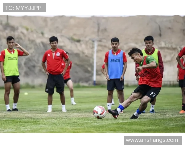 从足球球星家乡出发探寻他们成长道路与辉煌成就的独特故事