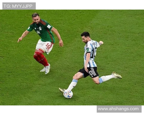 全球足球明星精彩瞬间合集 各国球王风采与经典时刻全纪录